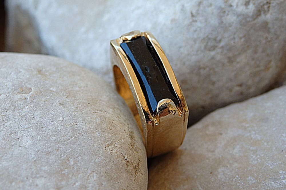 Black onyx ring gold band sales