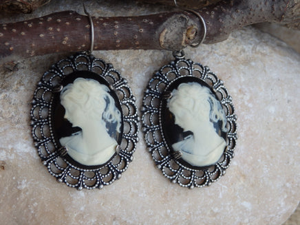 Victorian Toggle Cameo Earrings. Antique cameo Earrings. Vintage style earrings. Antique style earrings. Cameo necklace.Wedding Jewelry sets