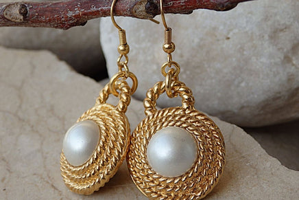 Ivory Pearl Earrings. Wedding Pearl Jewelry. Bridesmaid Jewelry Dangle Women Earrings. Bridesmaid Gifts. Pearl Gold Earrings