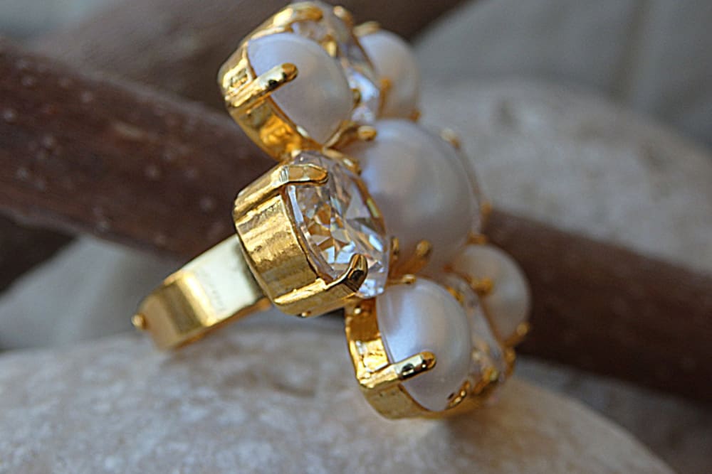 24k gold-plated ring made of sustainable brass, 3D online printed nylon & Swarovski pearl