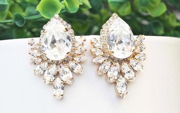 Boucles d'oreilles de mariée : comment choisir la paire idéale pour votre visage ?