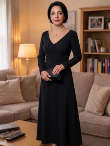The Classic Dilemma: Choosing the Perfect Jewelry Color for Your Black Evening Dress