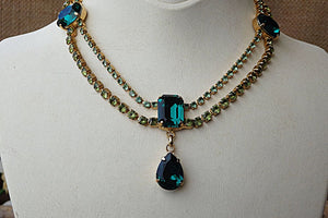 What's the Best Necklace to Wear with V Neck Dress?| Rebekajewelry What's the Best Necklace to Wear with V Neck Dress?| Rebekajewelry