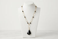 Collier en forme de goutte noire