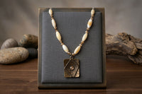 Collier en jaspe jaune