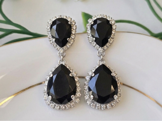 BLACK DROP EARRINGS