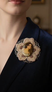 CAMEO GOLD BROOCH