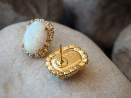 White Opal Gold Necklace & Opal Stud Earrings