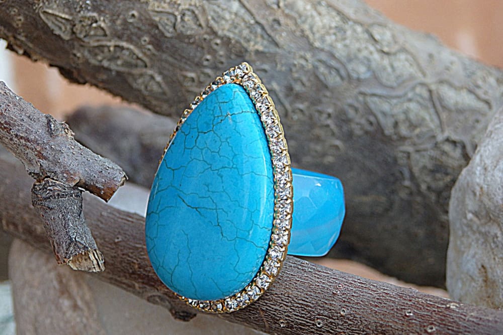 Emerald Three Stone Teardrop Ring – FCJ Jewelry LLC