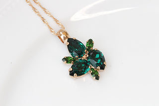 EMERALD MINIMALIST NECKLACE, Green Gold Necklace, Rebeka Necklace, Emerald Crystals, Bridal Leaf Necklace,Petite Bridesmaid Necklace Gift
