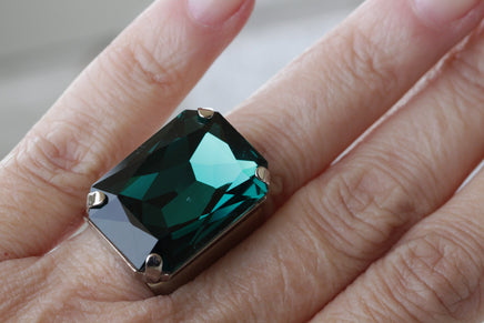 EMERALD RING, STATEMENT Green Stone Ring, Crystal Ring, Rebeka Ring, Large Cocktail Ring, Solitaire Big Ring,Emerald Cut Ring,Chunky Ring