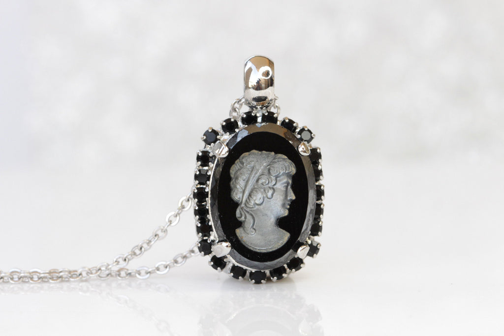 RARE Bakelite Victorian Cameo Vtg Black Onyx Glass Standing Lady Pendant -  Jewelry