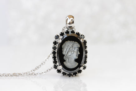 BLACK CAMEO NECKLACE, Man Portrait Necklace, Victorian Necklace, Retro Vintage Necklace, Cameo Antique Looking, Jet Rebeka Oval Pendant