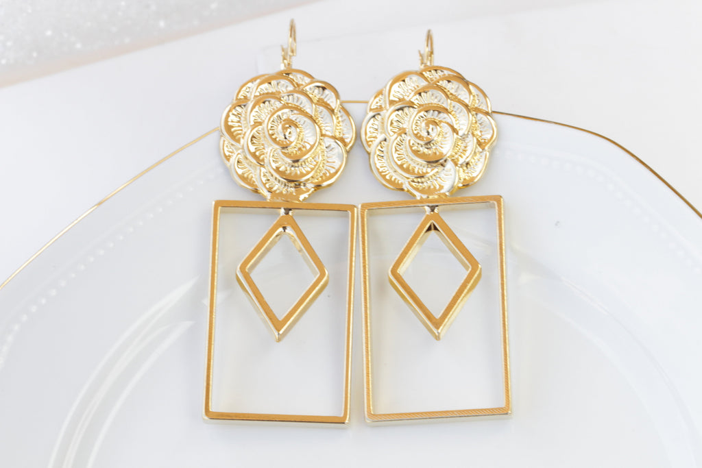 Set Of Gold Earrings And Rings With Pearls Lies In A Gift Box Stock Photo,  Picture and Royalty Free Image. Image 44106514.