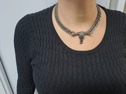 BULLHEAD NECKLACE, Chunky Bull Skull Necklace,Dark Silver Statement necklace,Large Buffalo Pendant Necklace With Chunky Chain,Unisex Jewelry