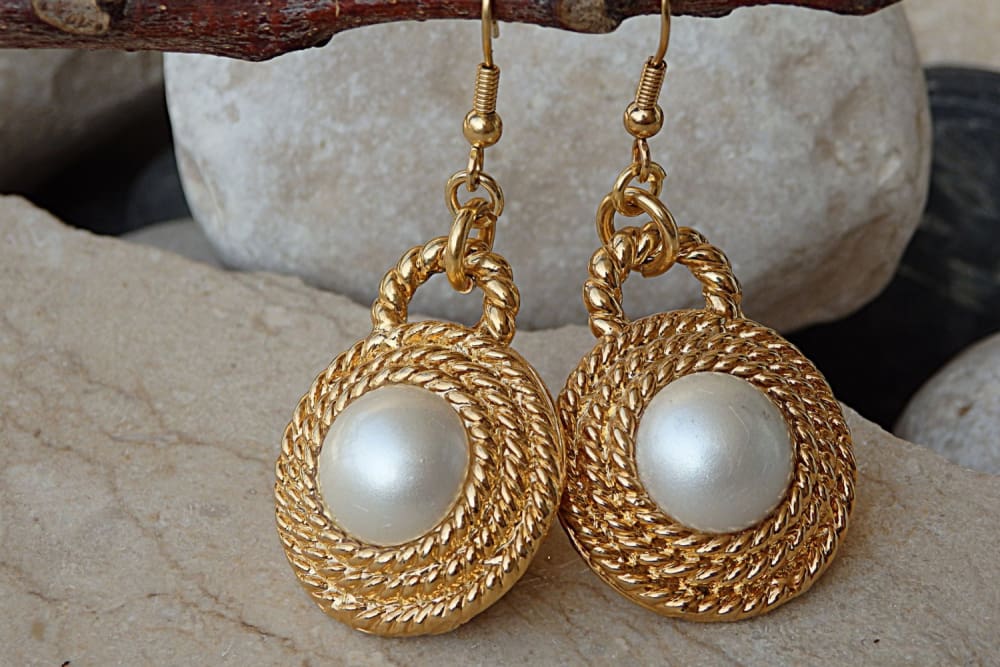 Ivory Pearl Earrings. Wedding Pearl Jewelry. Bridesmaid Jewelry Dangle Women Earrings. Bridesmaid Gifts. Pearl Gold Earrings
