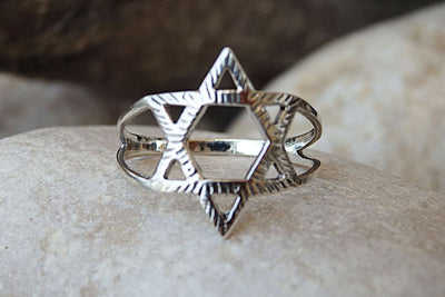 Jewish Star Of David Ring. 925 Sterling Silver Star Of David Ring. Hammered Magen David Ring. Judaica Jewelry. Silver Shield Of David Ring