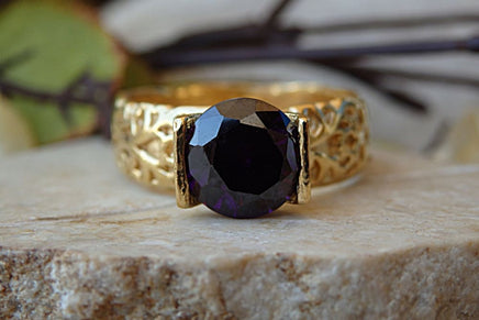 Purple Stone Ring. Solitaire Gold Ring. Cz Ring. Unique Wedding Ring. Hammered Ring. Chunky One Stone Ring. Gift For Her. Engagement Ring