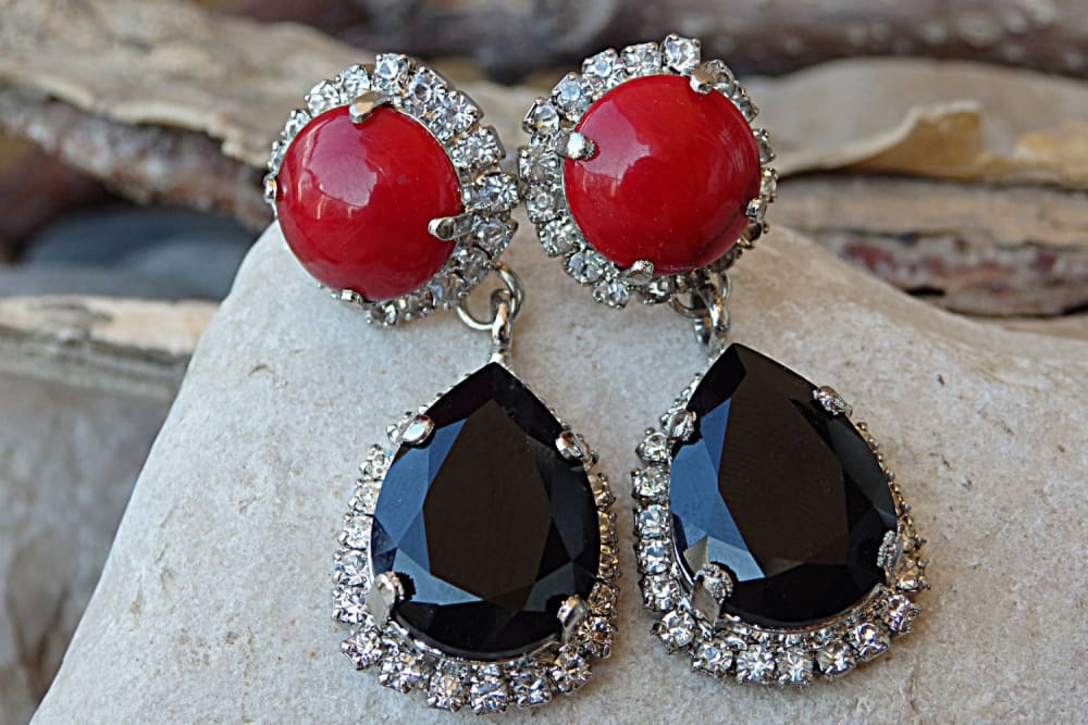 Black and red stud earrings outlet