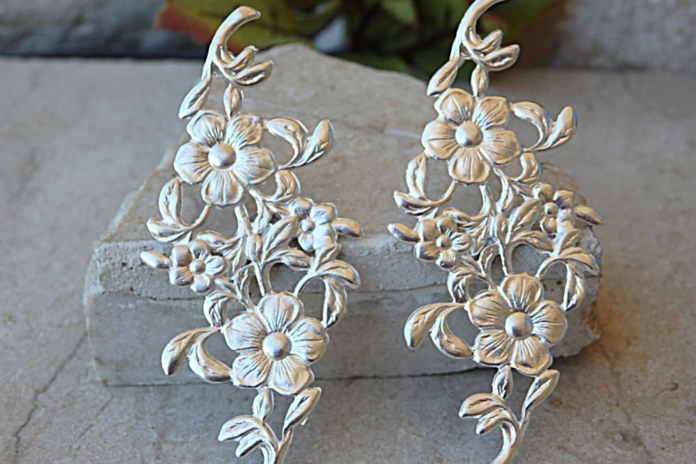 EARRINGS White LONG LEAF with flower top - by top Bellmore Arts