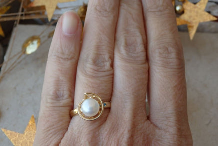 Solitaire Pearl Ring