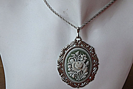 Vintage Style Necklace. Oval Silver Pendant With White Flowers Pendant. Vintage Style Pendant. Ceramic Pendant Necklace. Ornaments Necklace